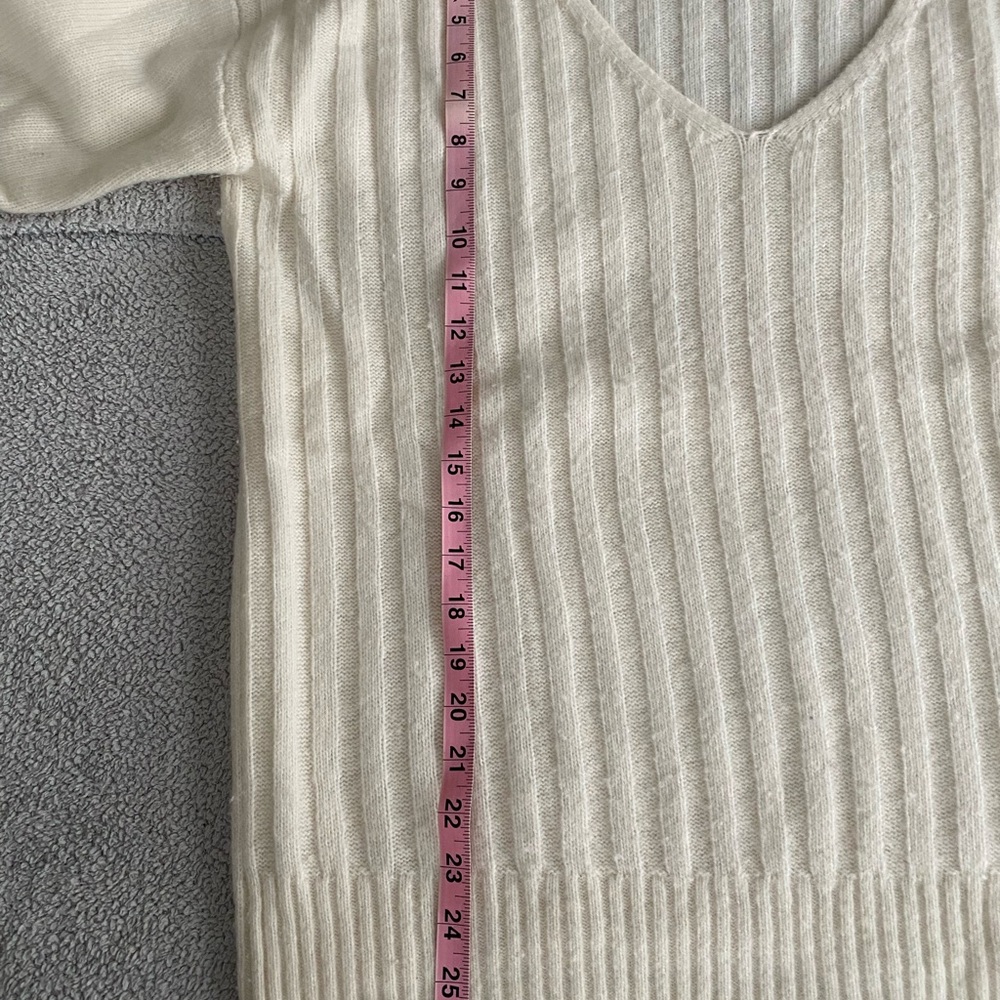 Gap v-neck sweater cream color size small - Picture 4 of 5